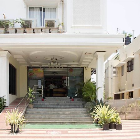 Oyo 4895 Abi Krishna Hotel Pondicherry Exterior photo