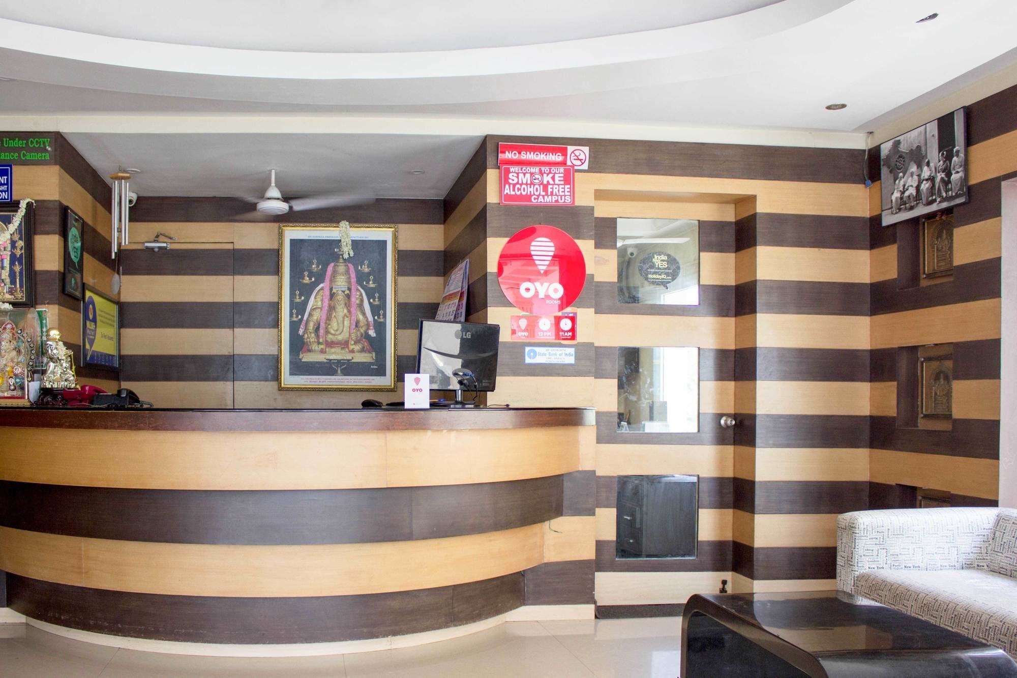 Oyo 4895 Abi Krishna Hotel Pondicherry Exterior photo