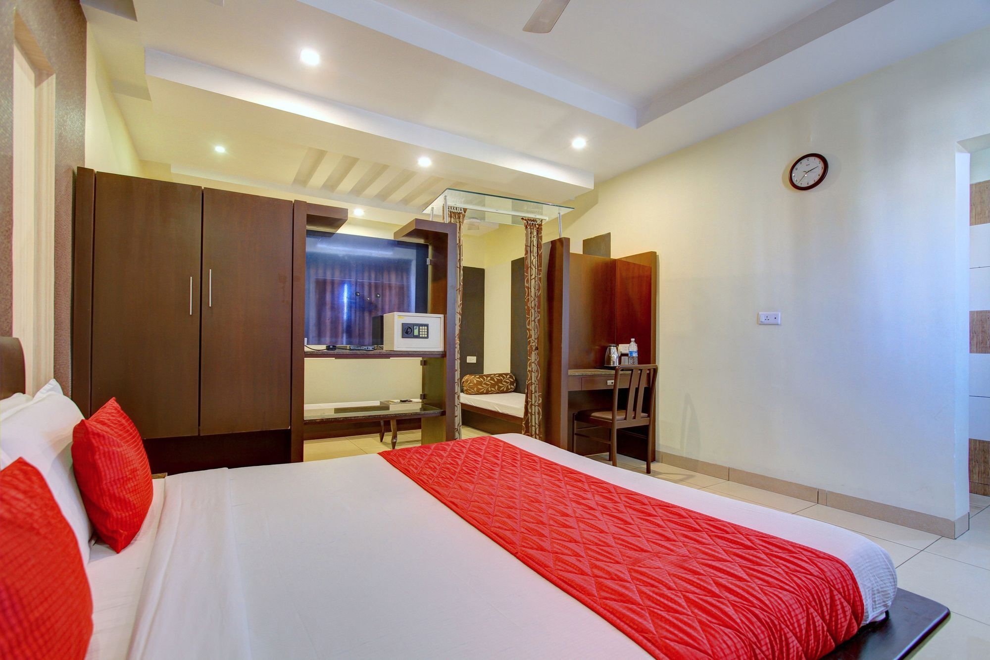 Oyo 4895 Abi Krishna Hotel Pondicherry Exterior photo