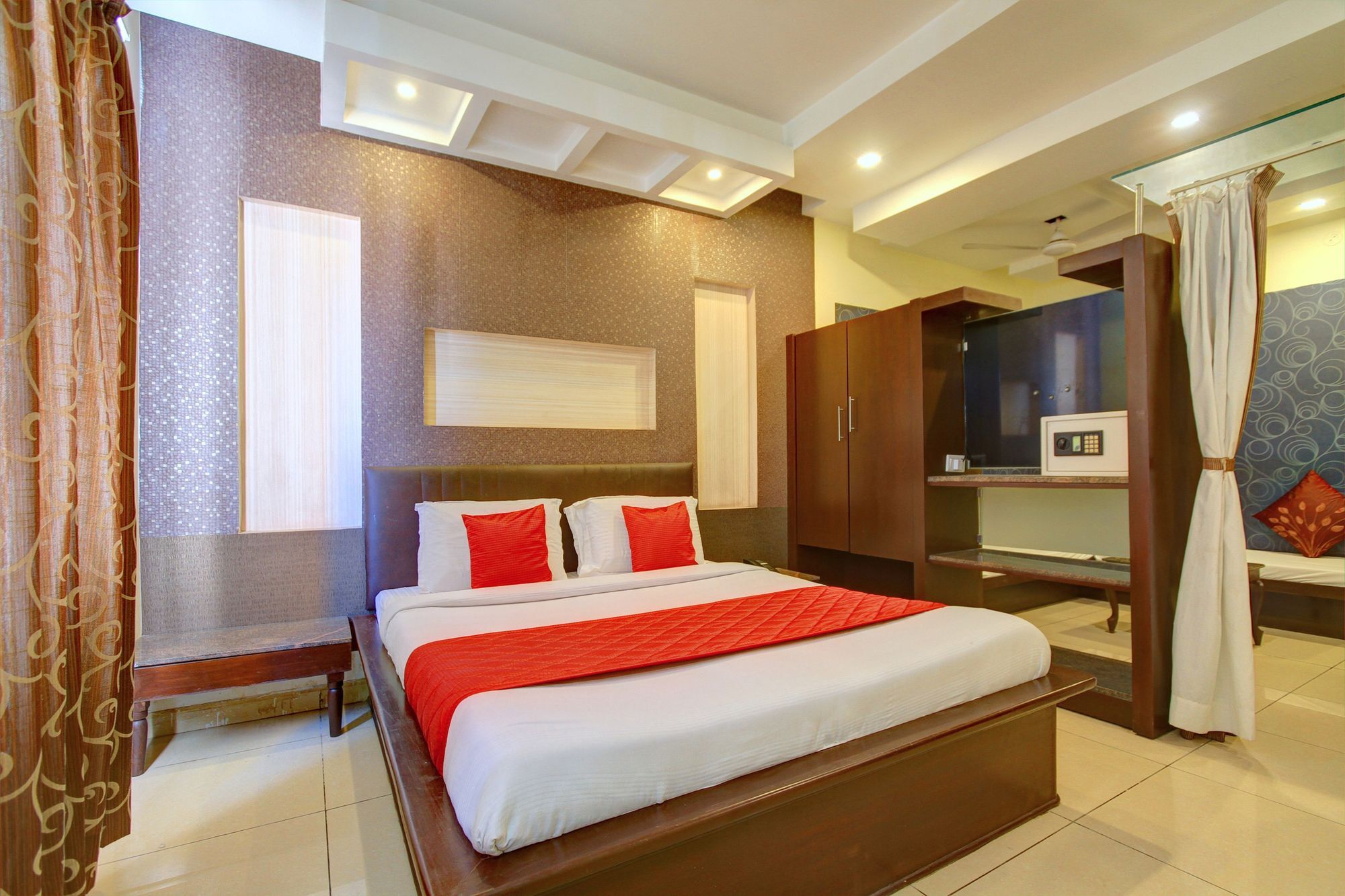 Oyo 4895 Abi Krishna Hotel Pondicherry Exterior photo