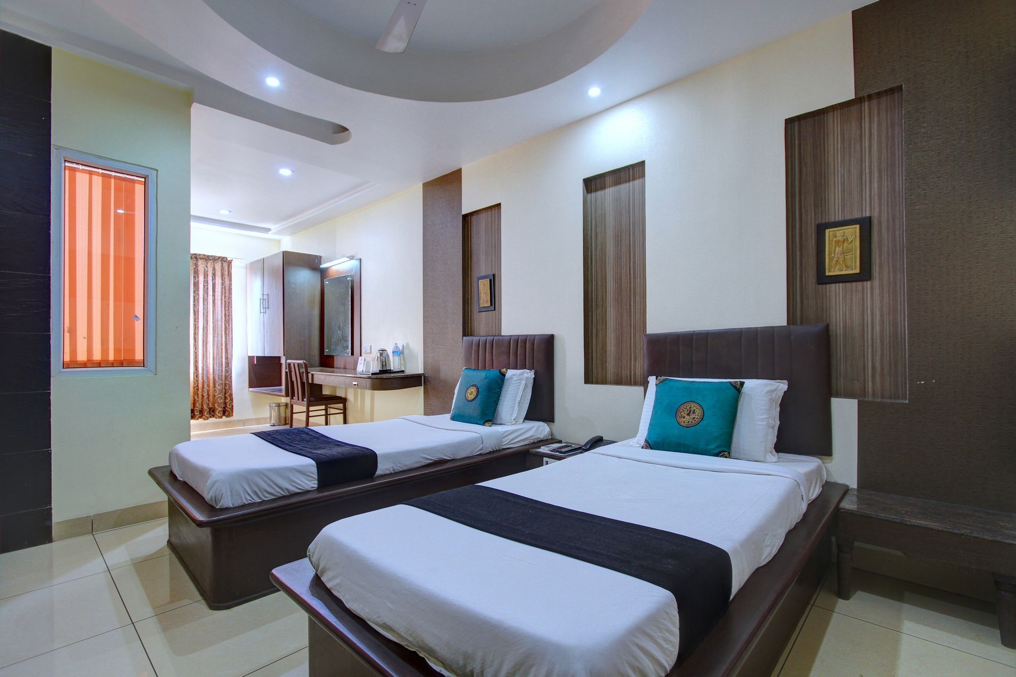 Oyo 4895 Abi Krishna Hotel Pondicherry Exterior photo