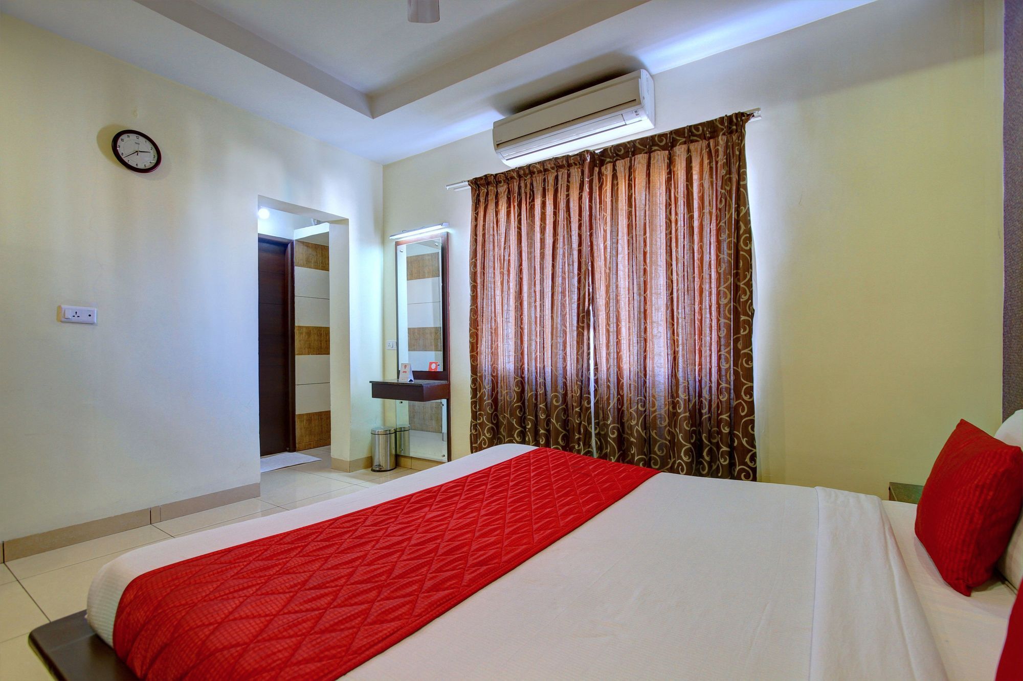 Oyo 4895 Abi Krishna Hotel Pondicherry Exterior photo