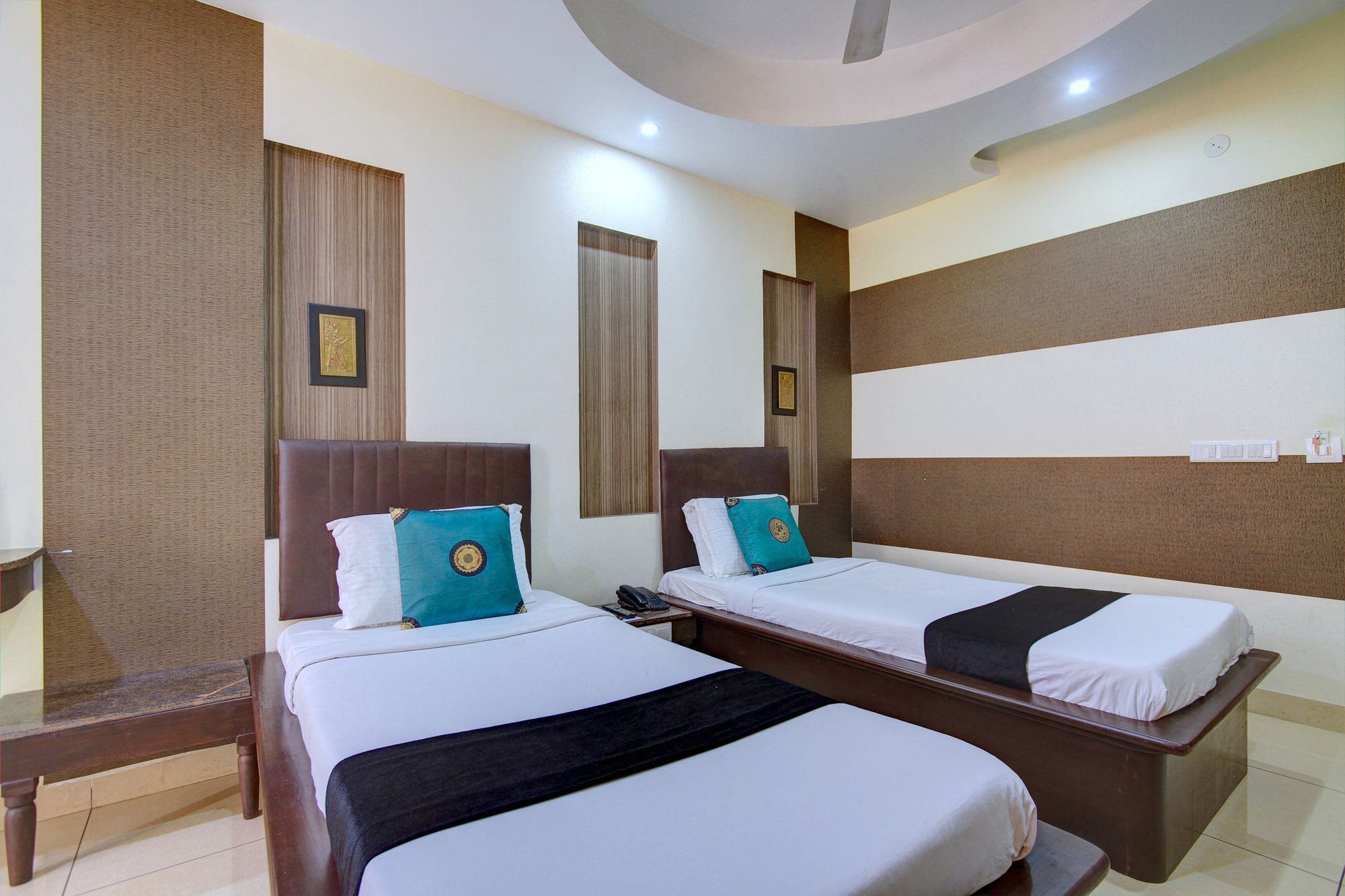 Oyo 4895 Abi Krishna Hotel Pondicherry Exterior photo