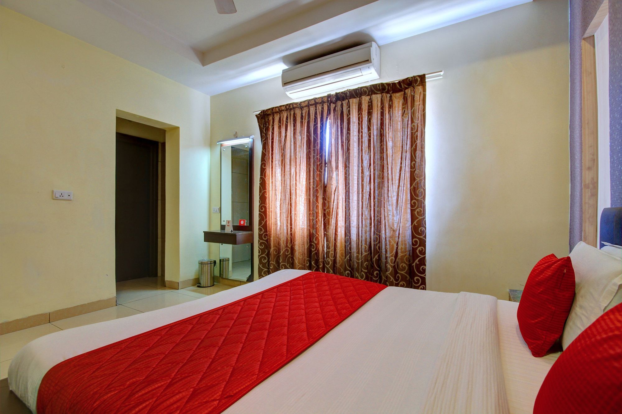 Oyo 4895 Abi Krishna Hotel Pondicherry Exterior photo