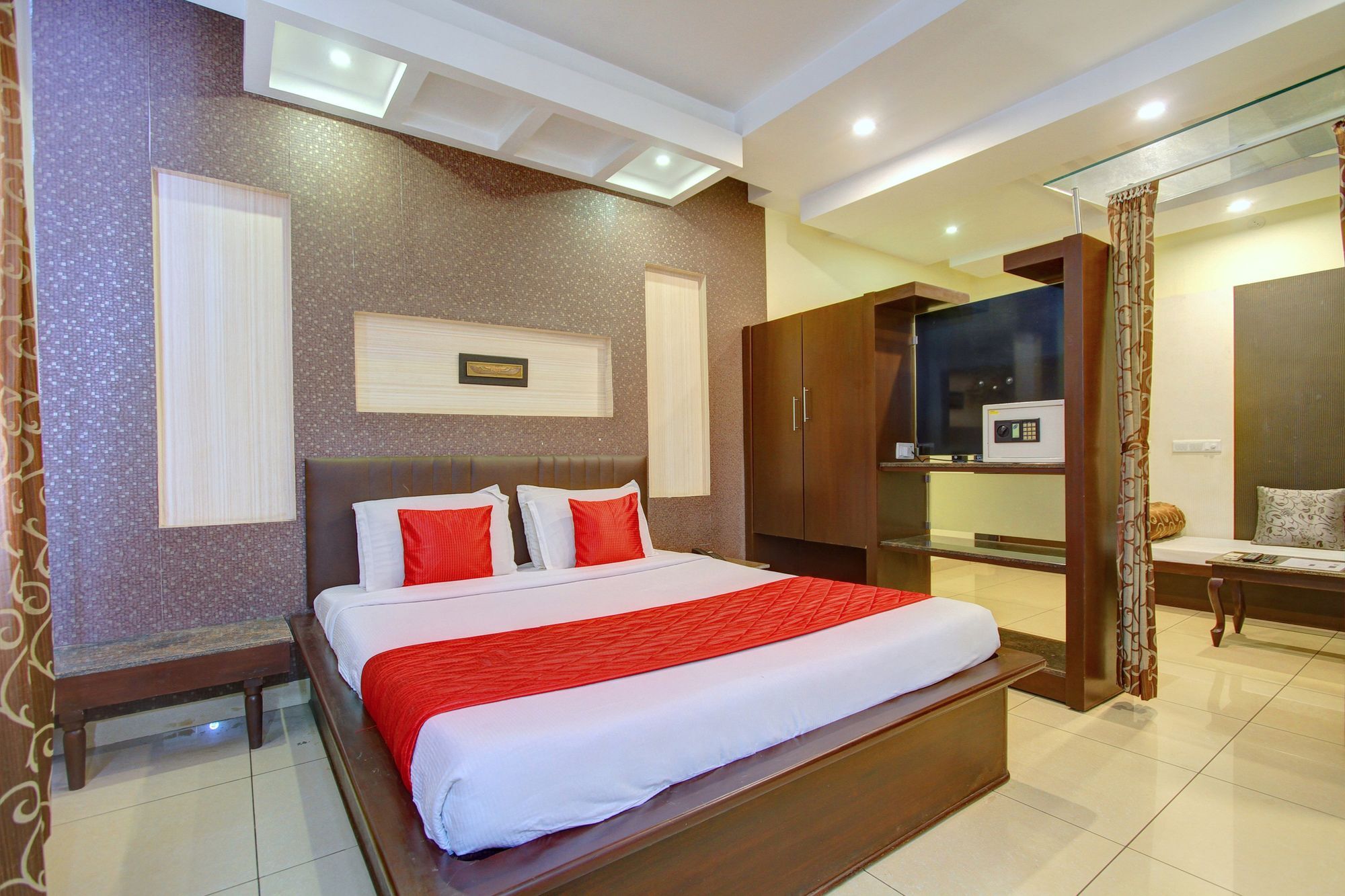 Oyo 4895 Abi Krishna Hotel Pondicherry Exterior photo