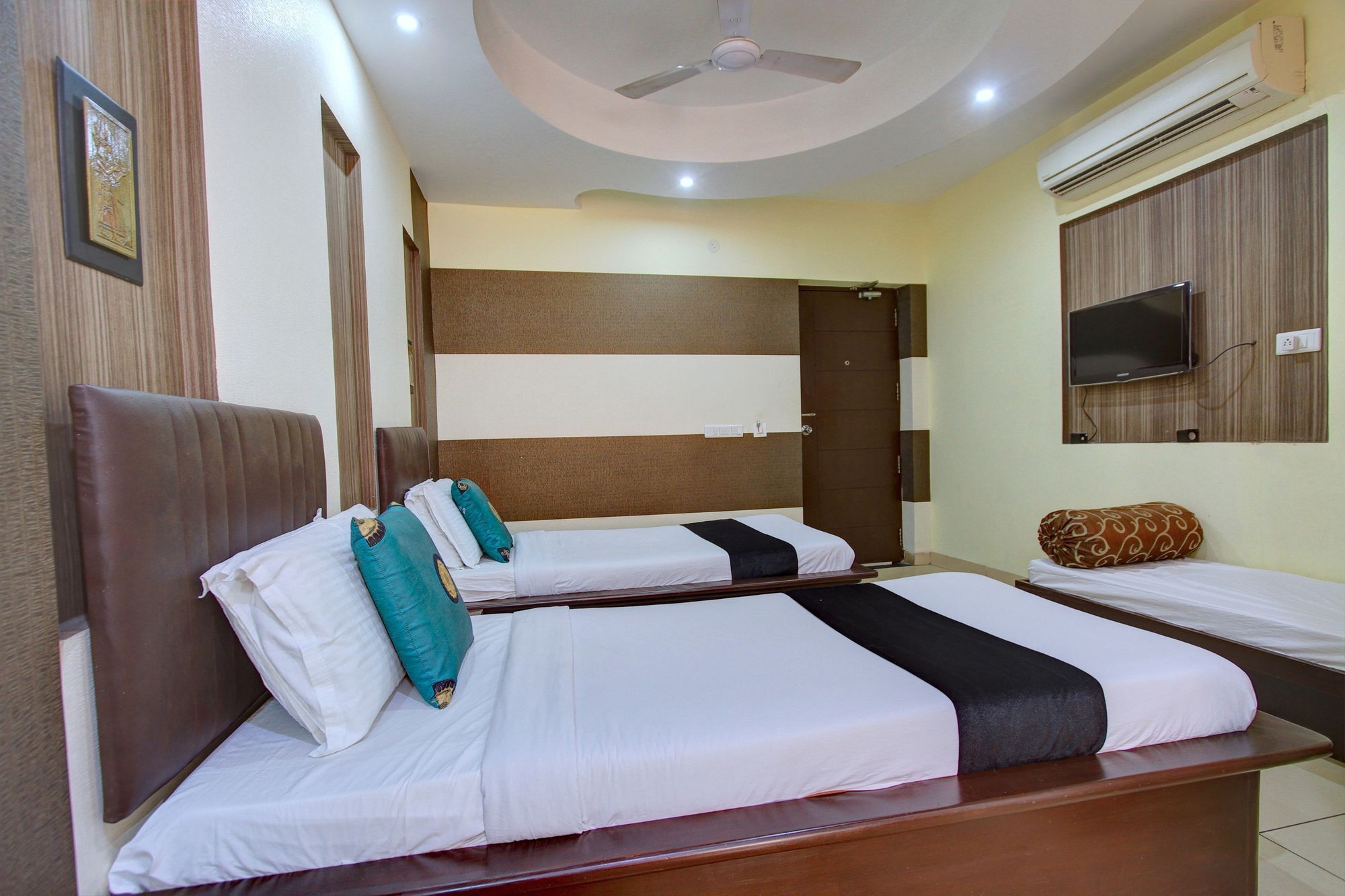 Oyo 4895 Abi Krishna Hotel Pondicherry Exterior photo